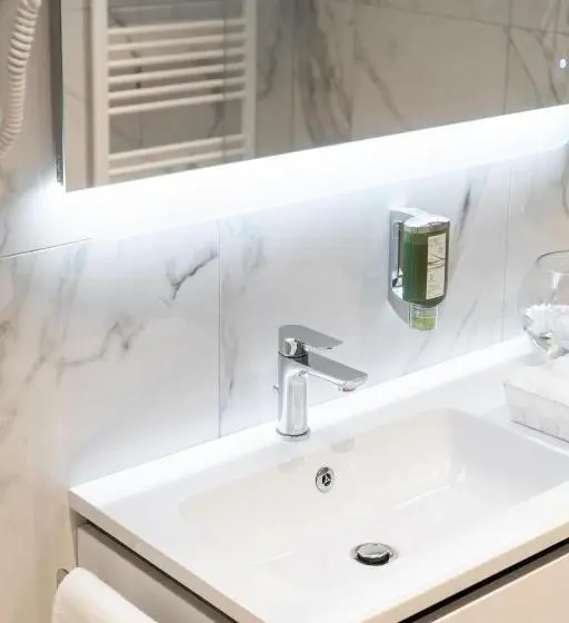 اتاق لوکس سه تخته, Boutique Hotel Grahor