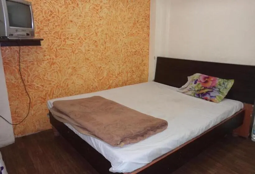 Economy Yhden Hengen Huone, Shri Malaxme Palace