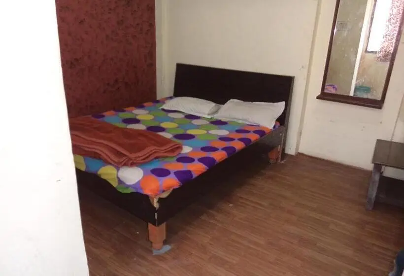 Economy Yhden Hengen Huone, Shri Malaxme Palace
