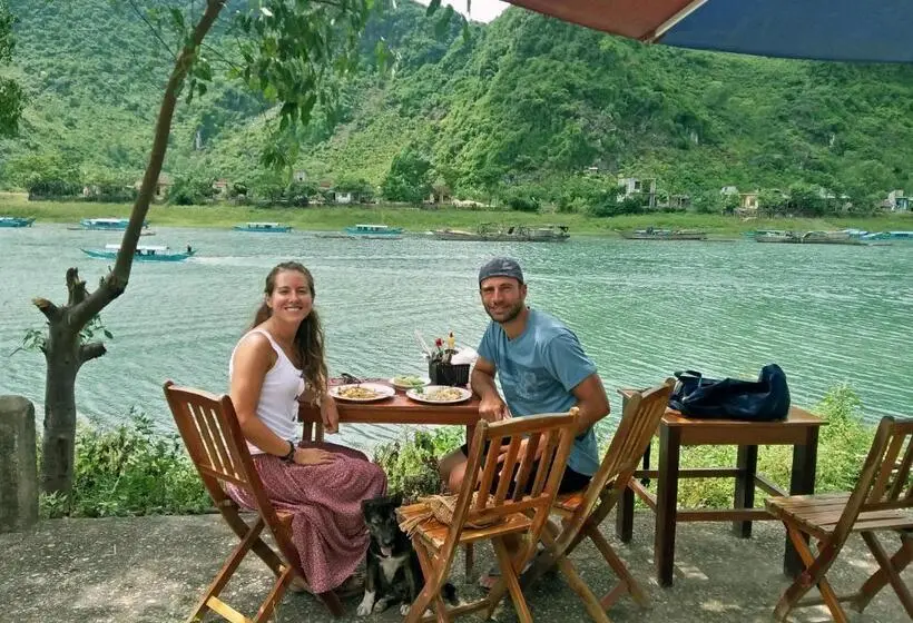 Deluxe room with river view, Son Doong Riverside
