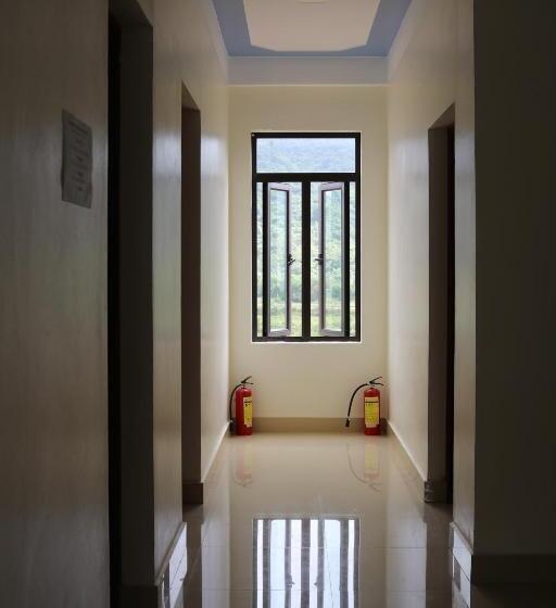 Deluxe room with river view, Son Doong Riverside