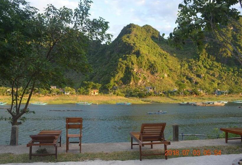 اتاق خانوادگی با چشمانداز باغ, Son Doong Riverside