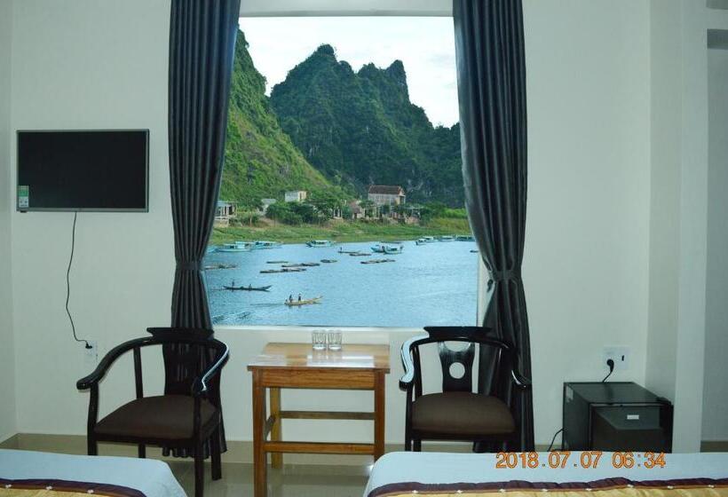 Deluxe room with river view, Son Doong Riverside