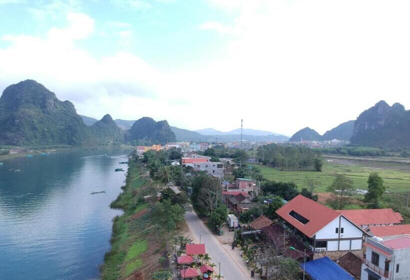 Deluxe room with river view, Son Doong Riverside