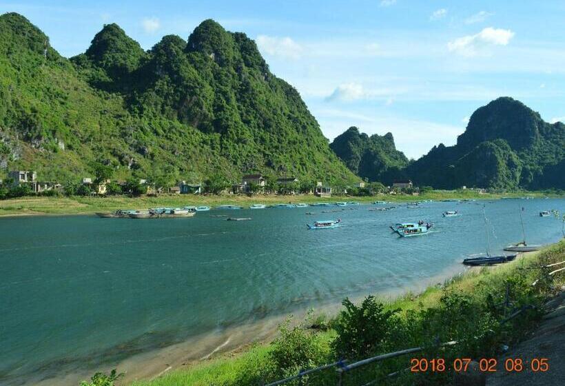 Deluxe room with river view, Son Doong Riverside