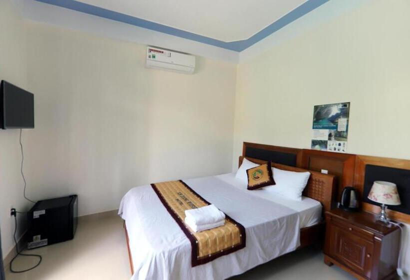 Deluxe room with river view, Son Doong Riverside
