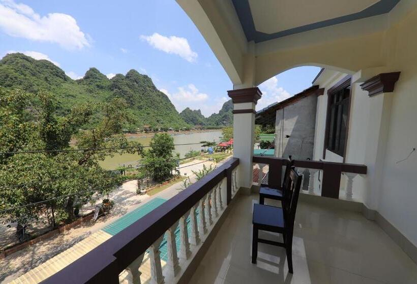 Deluxe room with river view, Son Doong Riverside