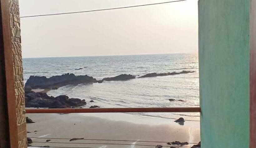 オーシャンビューデラックスルーム, Om Ganesh Guest House Cliffside