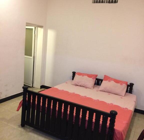 اتاق لوکس, Rr House