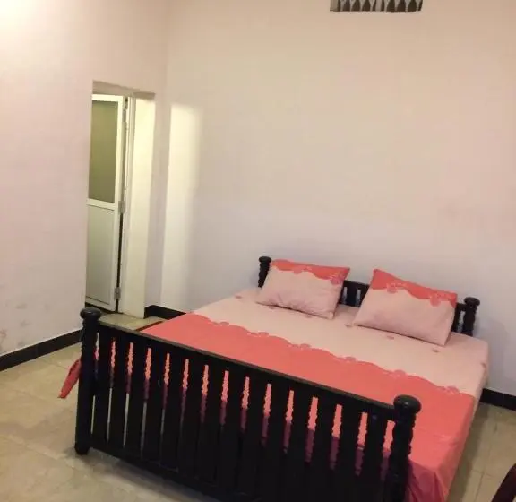 اتاق لوکس, Rr House