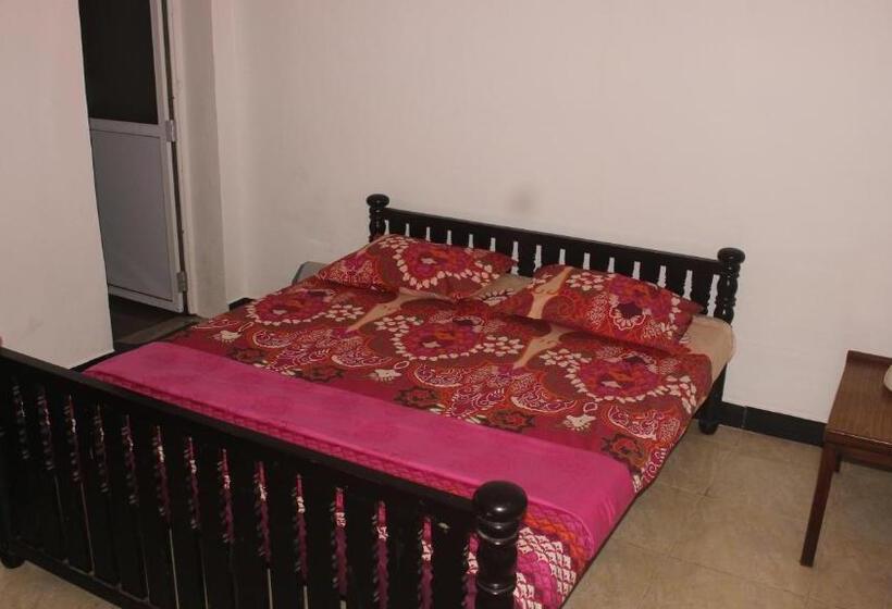 Quarto Deluxe, Rr House