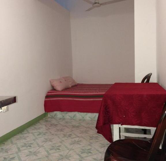 Quarto Economy, Rr House