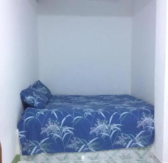 اتاق اکونومی, Rr House