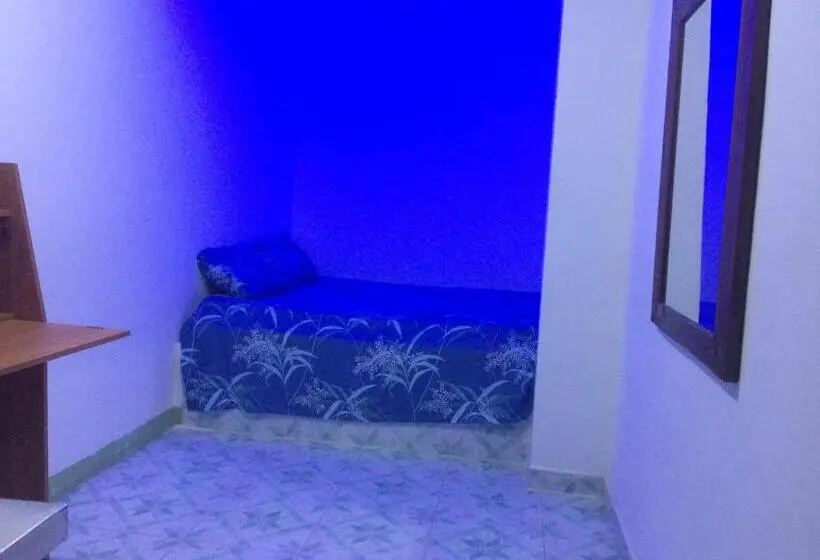 اتاق اکونومی, Rr House
