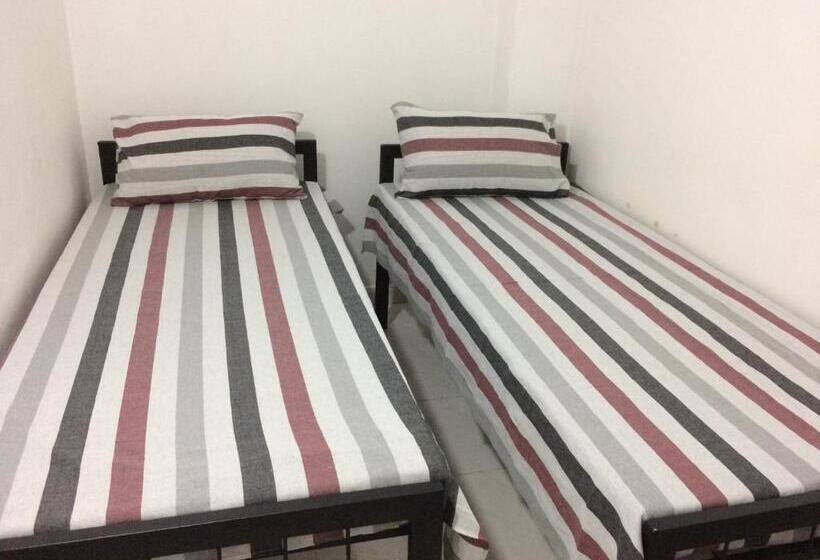 اتاق عادی, Rr House