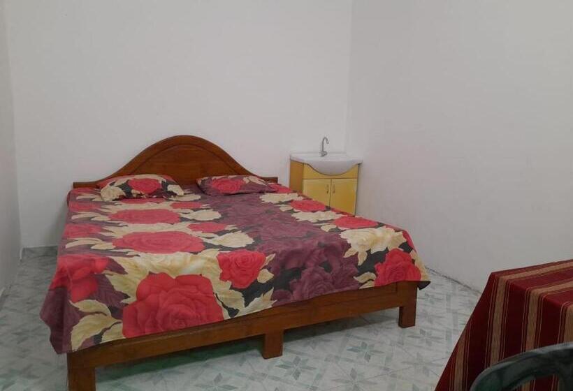 اتاق استاندارد با سرویس بهداشتی مشترک, Rr House