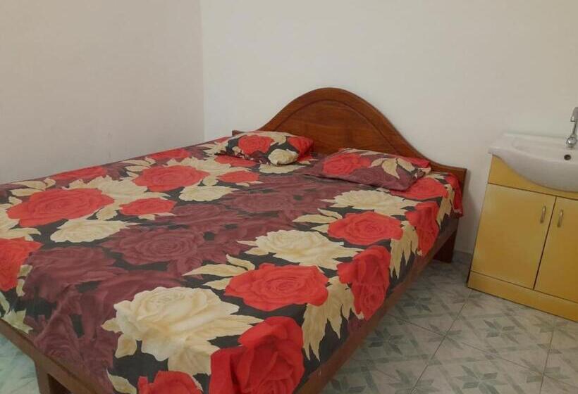 اتاق استاندارد با سرویس بهداشتی مشترک, Rr House