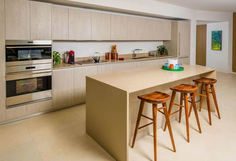 패밀리 스위트, Lyfe Beach Resort