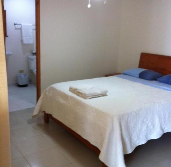 スタンダードトリプルルーム, Casa Loma