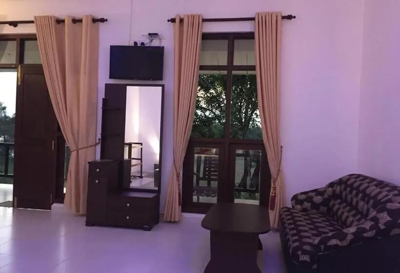 レイクビューデラックスルーム, Goddess Garden Sigiriya