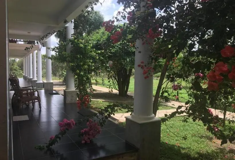 バルコニー付きスタンダードトリプルルーム, Goddess Garden Sigiriya