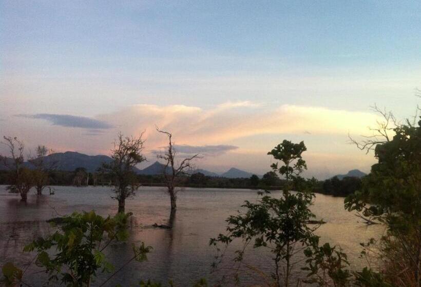 디럭스 룸 호수 전망, Goddess Garden Sigiriya
