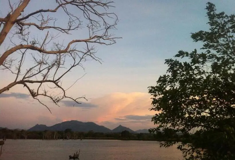 レイクビューデラックスルーム, Goddess Garden Sigiriya