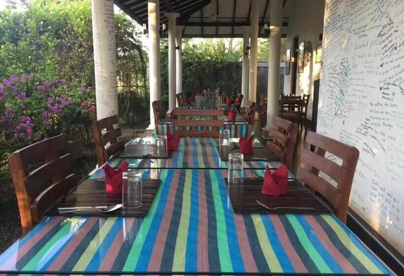 스탠다드 트리플 룸 테라스, Goddess Garden Sigiriya