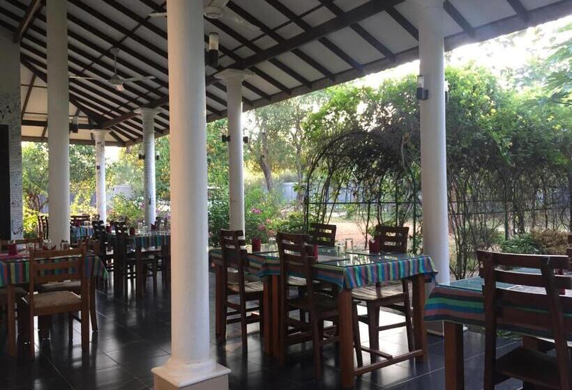 스탠다드 트리플 룸 테라스, Goddess Garden Sigiriya