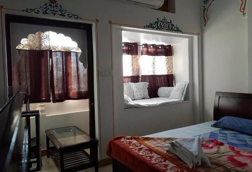 اتاق سوپریور, The Royal Lake View Villa