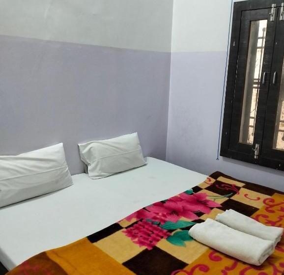 Economy-huone, The Royal Lake View Villa