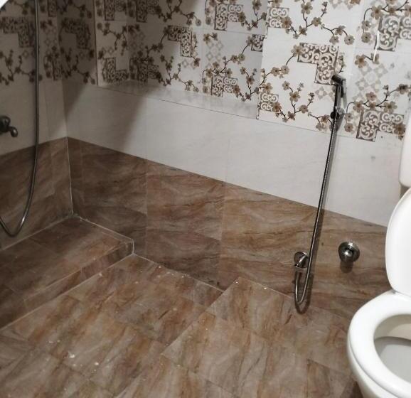 اتاق اکونومی, The Royal Lake View Villa