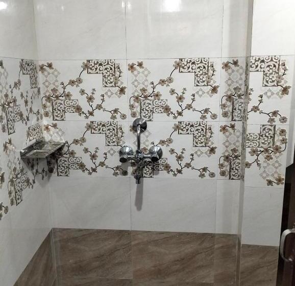 Economy-huone, The Royal Lake View Villa