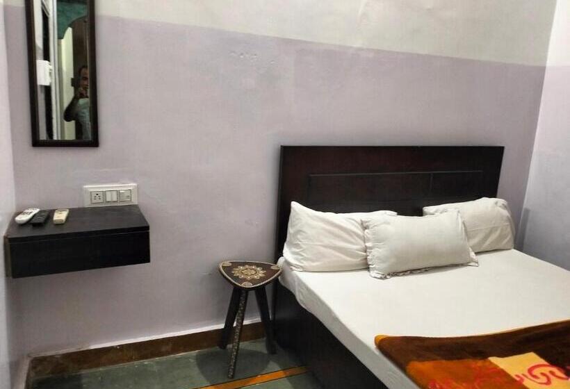 Economy-huone, The Royal Lake View Villa