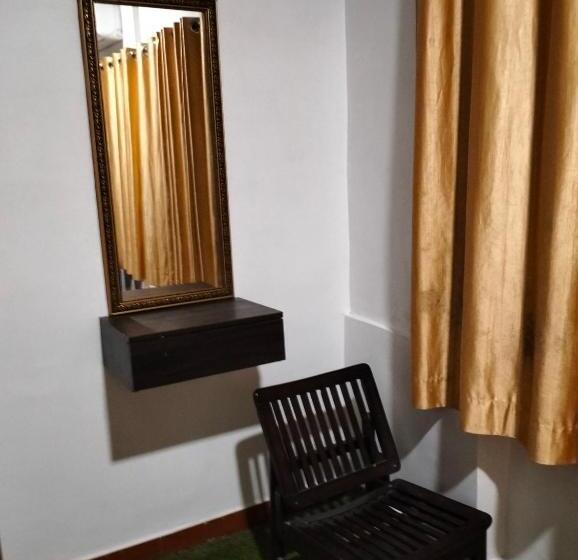 Standard-huone, The Royal Lake View Villa