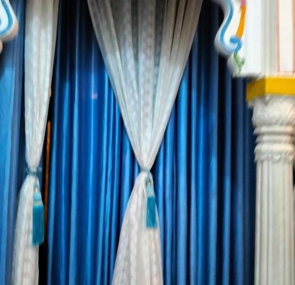 Economy Yhden Hengen Huone, The Royal Lake View Villa