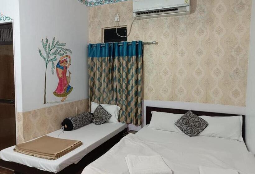 Economy Triple Room, The Royal Lake View Villa