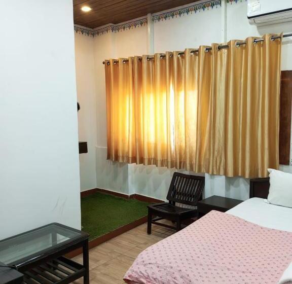 Standard-huone, The Royal Lake View Villa