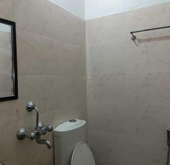 Economy-huone, The Royal Lake View Villa