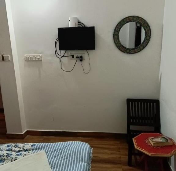 Economy-huone, The Royal Lake View Villa