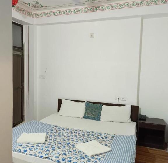 اتاق اکونومی, The Royal Lake View Villa