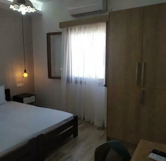 اتاق استاندارد, Eleana Studios