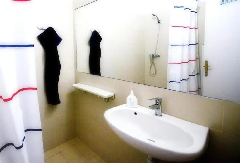 اتاق استاندارد سه نفره, Centrálom Apartman