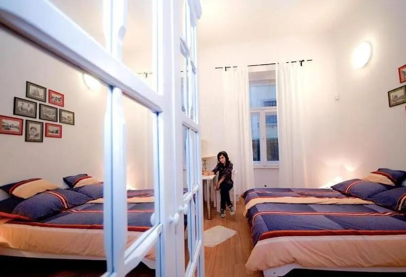 اتاق خانوادگی, Centrálom Apartman