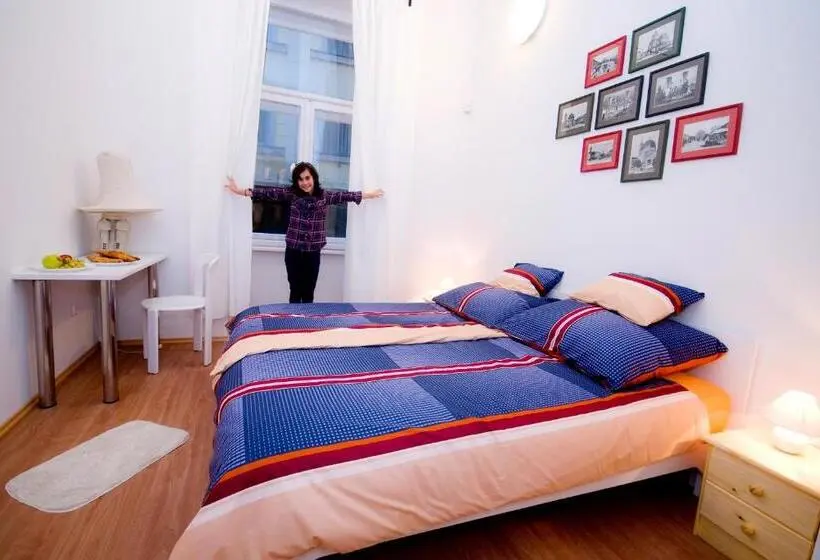 اتاق خانوادگی, Centrálom Apartman