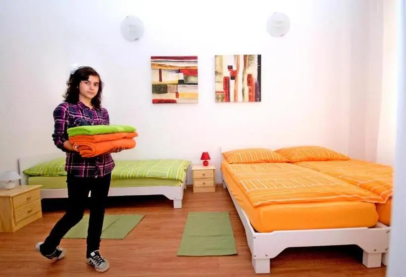 اتاق خانوادگی, Centrálom Apartman