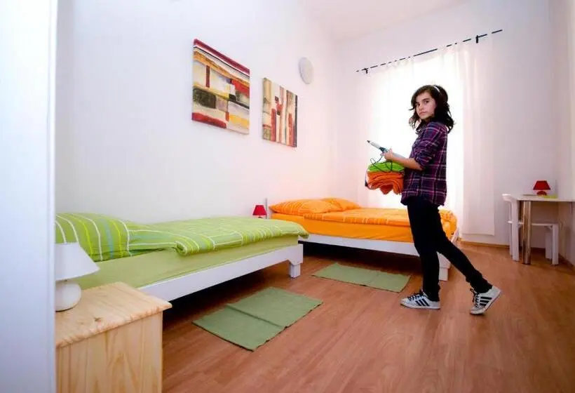 اتاق خانوادگی, Centrálom Apartman