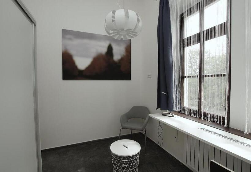 غرفة قياسية فردية, Koleje Zamecek