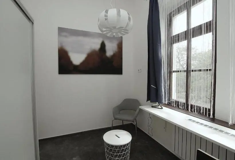Standard Yhden Hengen Huone, Koleje Zamecek
