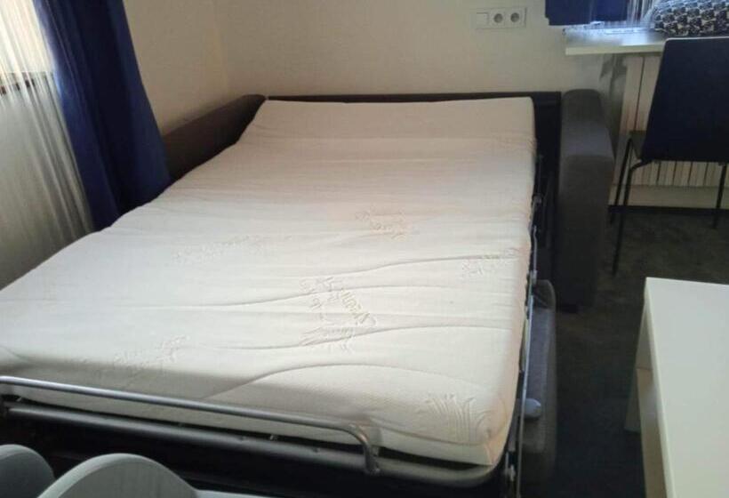 شقة غرفة واحدة, Koleje Zamecek